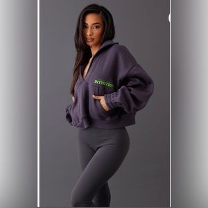 Pretty Little Thing Petite Charcoal Cropped Sweatshirt